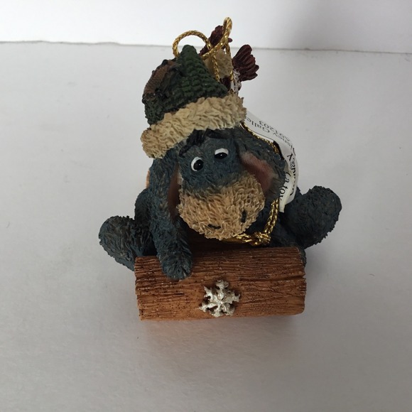 Boyds Collection Pooh Bears Winter Holiday Eeyore with Christmas Ornament - Picture 10 of 16